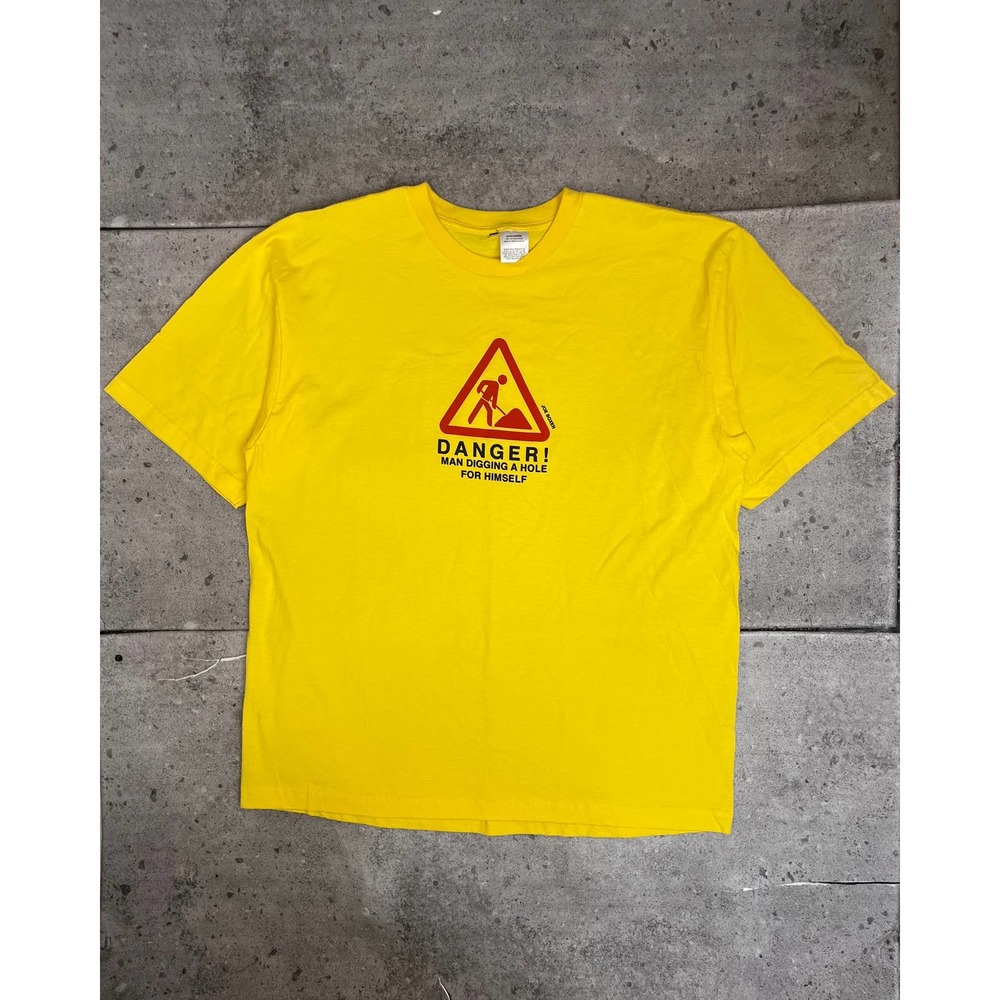 "Man Digging Hole For Himself" Tee (XL) - 2000s